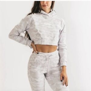 Alphalete Light Gray Camo Women's Hoodie cropped